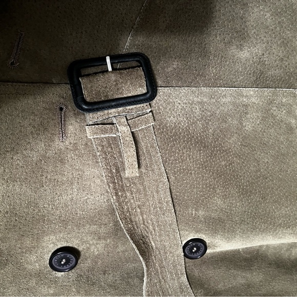 Vintage Burberry Suade Trenchcoat - Picture 13 of 17